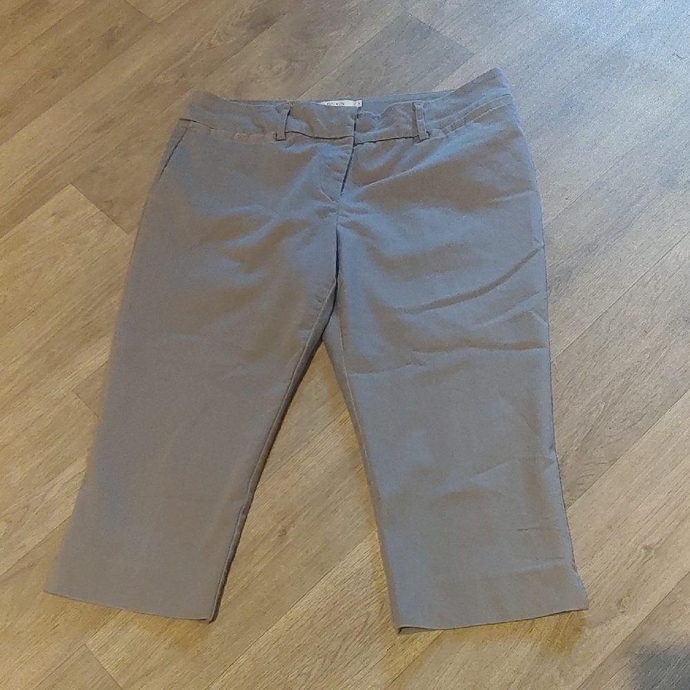 Gray Cropped Pants Ricki's Universal Size 8 Capris